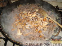 Кулебяка с мясом, грибами и картофелем